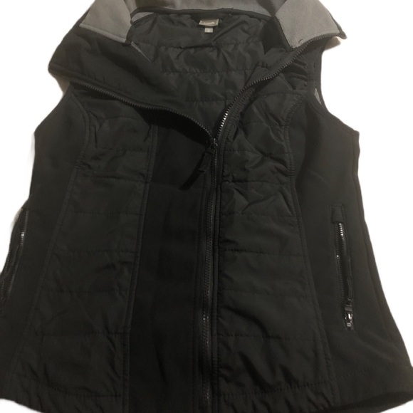 SOLD Women’s Bench Vest - Picture 2 of 3